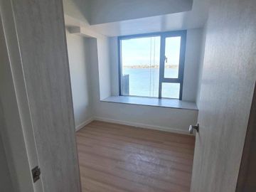 Resale Brandnew Beach Condo Unit in Mandani Bay