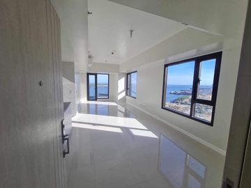 Resale Brandnew Beach Condo Unit in Mandani Bay