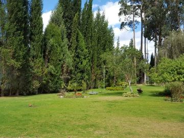 Propiedad en venta. Challuabamba Pan. Norte. amplia área verde. Fácil acceso