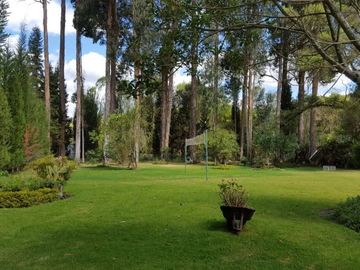 Propiedad en venta. Challuabamba Pan. Norte. amplia área verde. Fácil acceso