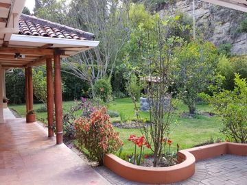 Propiedad en venta. Challuabamba Pan. Norte. amplia área verde. Fácil acceso