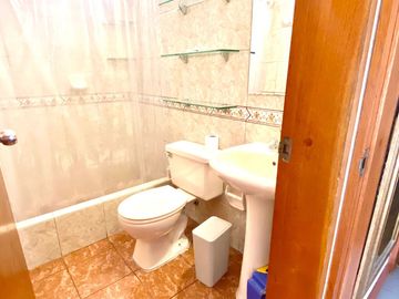 📍SE VENDE DEPARTAMENTO SEMI AMOBLADO Y REMODELADO  🎯UBICACIÓN CÉNTRICA Y TRANQUILA