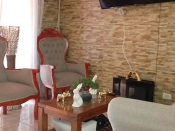 ¡Hermosa y cómoda casa en excelente estado, lista para habitar!