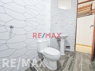 Vendo Lindo Departamento 1Er Piso En Angelica Gamarra 83.93M2