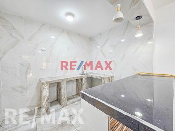 Vendo Lindo Departamento 1Er Piso En Angelica Gamarra 83.93M2