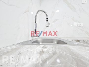 Vendo Lindo Departamento 1Er Piso En Angelica Gamarra 83.93M2