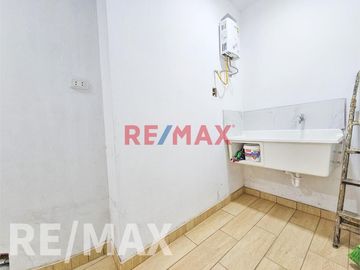 Vendo Lindo Departamento 1Er Piso En Angelica Gamarra 83.93M2