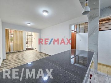 Vendo Lindo Departamento 1Er Piso En Angelica Gamarra 83.93M2