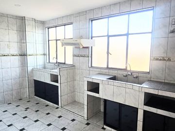 OSASIÓN EDIFICIO DE 5 PISOS,VISTA PARQUE, 7 DPTOS+COCHERA 6 VEHÍCULOS, COMAS!!!