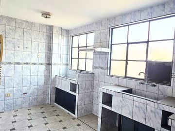 OSASIÓN EDIFICIO DE 5 PISOS,VISTA PARQUE, 7 DPTOS+COCHERA 6 VEHÍCULOS, COMAS!!!
