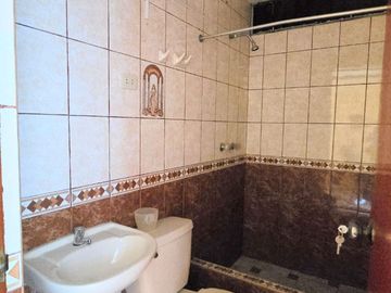 OSASIÓN EDIFICIO DE 5 PISOS,VISTA PARQUE, 7 DPTOS+COCHERA 6 VEHÍCULOS, COMAS!!!