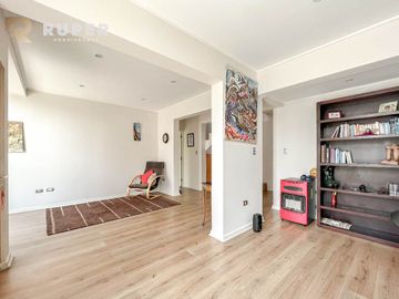 CASA AISLADA DE 2 PISOS EN VENTA, QUILPUÉ