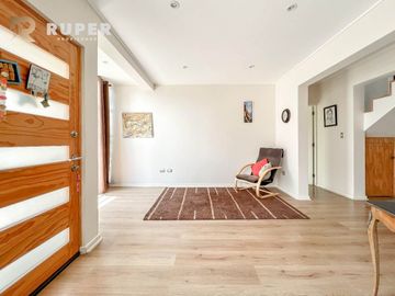 CASA AISLADA DE 2 PISOS EN VENTA, QUILPUÉ