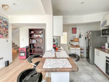 CASA AISLADA DE 2 PISOS EN VENTA, QUILPUÉ