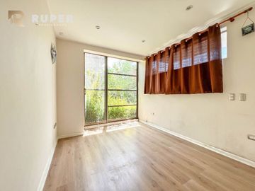 CASA AISLADA DE 2 PISOS EN VENTA, QUILPUÉ