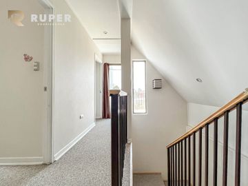 CASA AISLADA DE 2 PISOS EN VENTA, QUILPUÉ