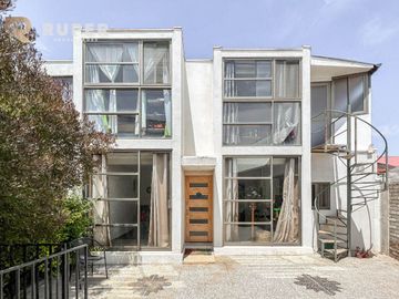 CASA AISLADA DE 2 PISOS EN VENTA, QUILPUÉ