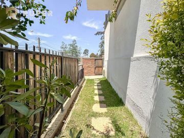 CASA AISLADA DE 2 PISOS EN VENTA, QUILPUÉ