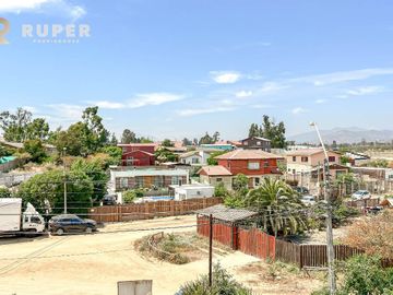CASA AISLADA DE 2 PISOS EN VENTA, QUILPUÉ
