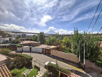 Alquilo Linda Casita De 3 Pisos En Quinta Privada - Yanahuara