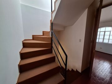 Alquilo Linda Casita De 3 Pisos En Quinta Privada - Yanahuara