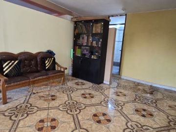 Casa en Venta con Acceso Directo a Parque - La Molina