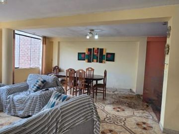 Casa en Venta con Acceso Directo a Parque - La Molina