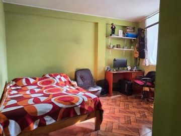Casa en Venta con Acceso Directo a Parque - La Molina