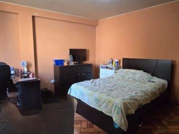 Casa en Venta con Acceso Directo a Parque - La Molina