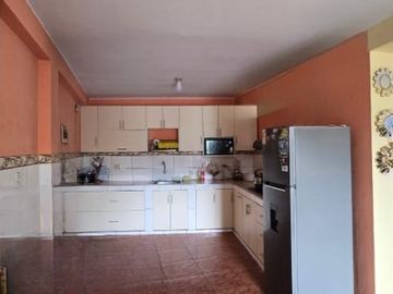 Casa en Venta con Acceso Directo a Parque - La Molina