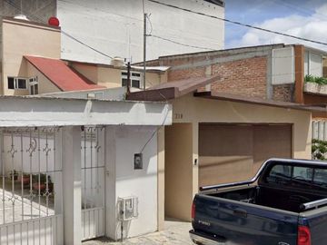 VENTA DE CASA A PRECIO DE REMATE EN Guadalupe y Club Jardín, 50010 Toluca de Lerdo, Méx.