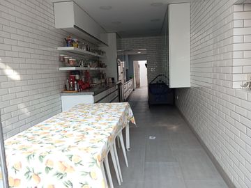 Hermosa Casa 1250 m², Piscina Jardin - Zona Batallones, Surco