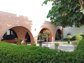 Hermosa Casa 1250 m², Piscina Jardin - Zona Batallones, Surco