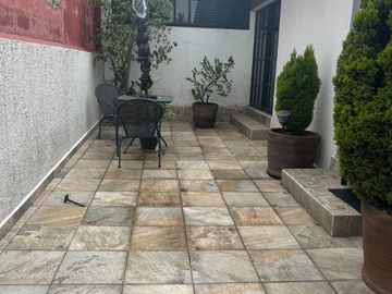 Vendo casa  de 4 recámaras construida en un solo piso en Arboledas a unos metros de Jinetes