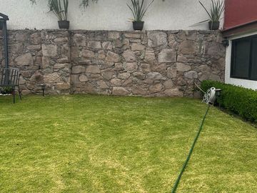 Vendo casa  de 4 recámaras construida en un solo piso en Arboledas a unos metros de Jinetes