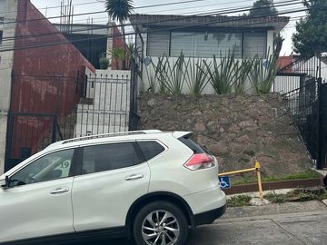 Vendo casa  de 4 recámaras construida en un solo piso en Arboledas a unos metros de Jinetes