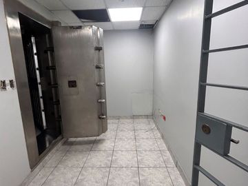 Venta de local comercial, sector Alameda - Quito