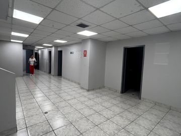 Venta de local comercial, sector Alameda - Quito