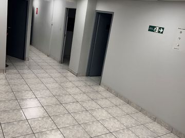 Venta de local comercial, sector Alameda - Quito