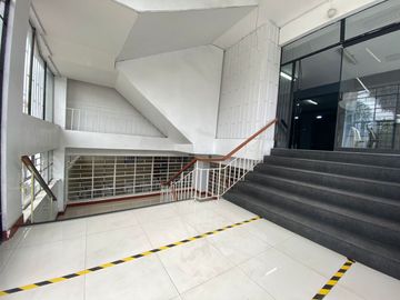 GRAN OPORTUNIDAD COMERCIAL EN ESQUINA, IDEAL PARA MULTIPLES USOS