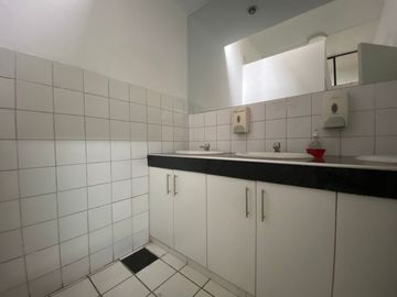 GRAN OPORTUNIDAD COMERCIAL EN ESQUINA, IDEAL PARA MULTIPLES USOS