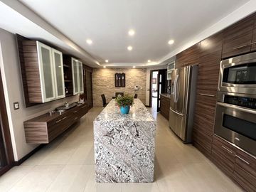 Vendo Casa 4 dormtiorios - Sector Cazhapata (Puertas del Sol), a pocas cuadras del Plaza Soleil