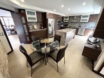 Vendo Casa 4 dormtiorios - Sector Cazhapata (Puertas del Sol), a pocas cuadras del Plaza Soleil