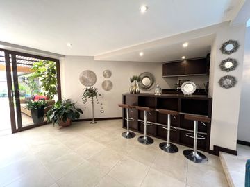 Vendo Casa 4 dormtiorios - Sector Cazhapata (Puertas del Sol), a pocas cuadras del Plaza Soleil