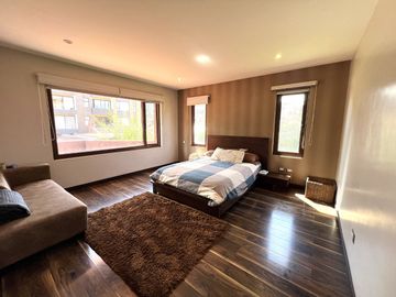 Vendo Casa 4 dormtiorios - Sector Cazhapata (Puertas del Sol), a pocas cuadras del Plaza Soleil