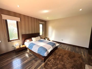 Vendo Casa 4 dormtiorios - Sector Cazhapata (Puertas del Sol), a pocas cuadras del Plaza Soleil