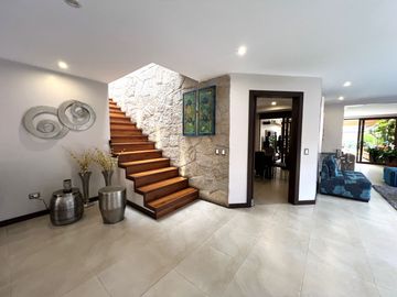 Vendo Casa 4 dormtiorios - Sector Cazhapata (Puertas del Sol), a pocas cuadras del Plaza Soleil
