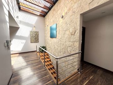 Vendo Casa 4 dormtiorios - Sector Cazhapata (Puertas del Sol), a pocas cuadras del Plaza Soleil