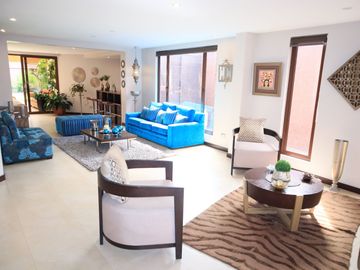 Vendo Casa 4 dormtiorios - Sector Cazhapata (Puertas del Sol), a pocas cuadras del Plaza Soleil