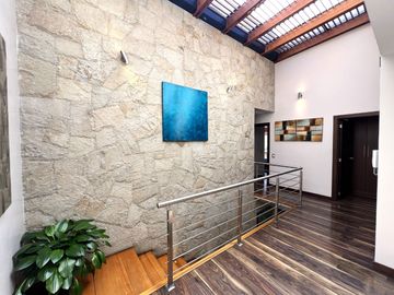 Vendo Casa 4 dormtiorios - Sector Cazhapata (Puertas del Sol), a pocas cuadras del Plaza Soleil